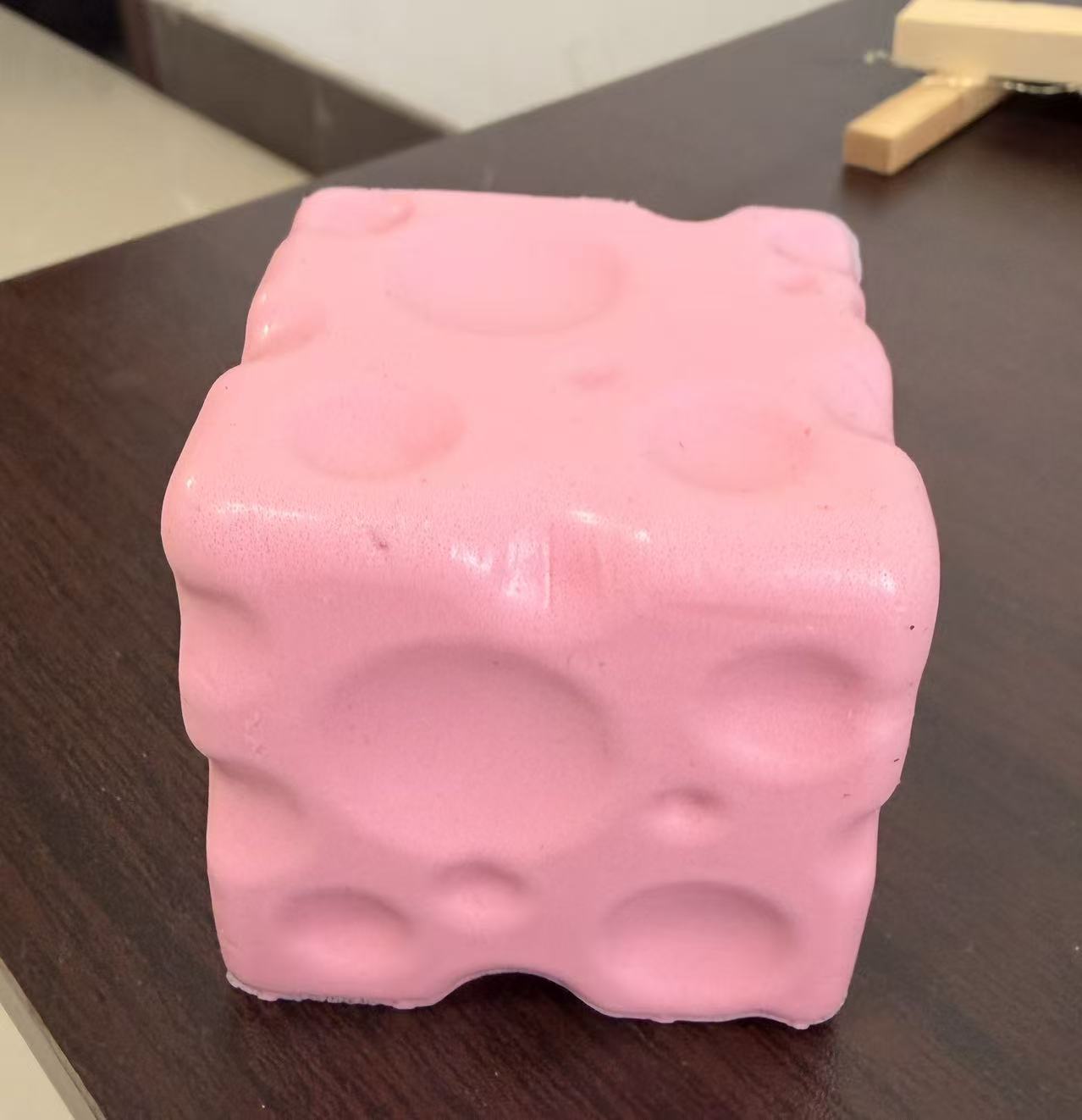 Taba Squishy Cheese Cube Stres - Fire Starter Cube recension och pris